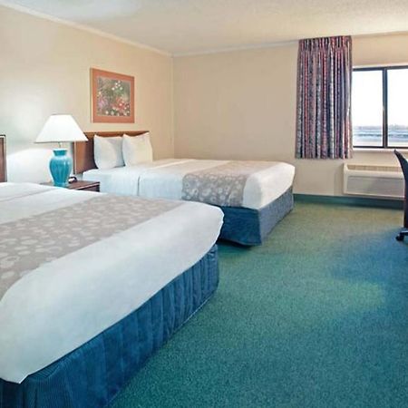 La Quinta Inn By Wyndham Indianapolis East-Post Drive Exterior foto