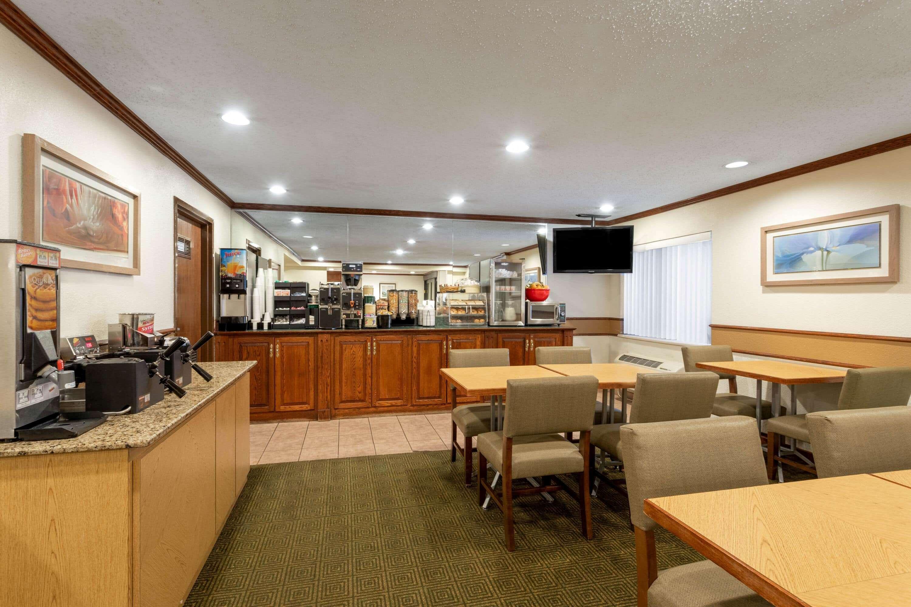 La Quinta Inn By Wyndham Indianapolis East-Post Drive Exterior foto